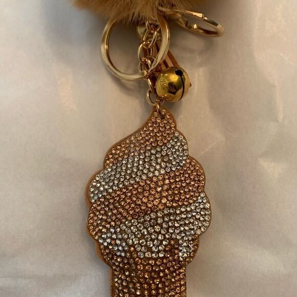 POM POM BAG CHARM AND KEY RING - Picture 3 of 5